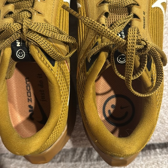 Nike Air Zoom Pegasus 40 Bronzine Size 9 - Picture 9 of 10